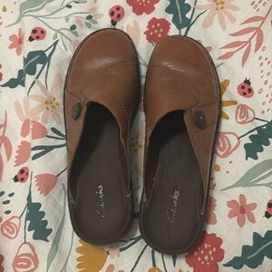 Brown Clark’s size 9. Leather appearance and man made.